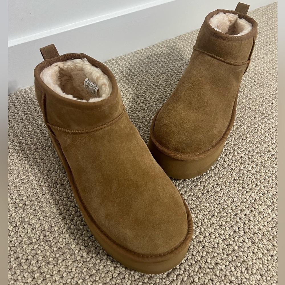Ugg Classic Ultra Mini Platform - Size 9